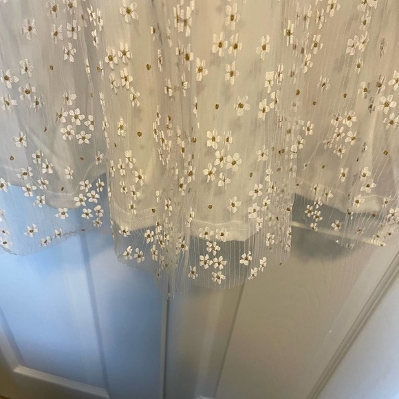LULU'S Mini Dress, White, delicate Tulle Daisy overlay, twist back, Size Medium - Picture 14 of 16